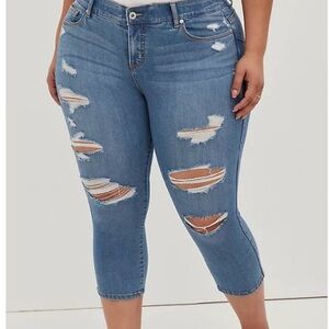 TORRID Crop Bombshell Skinny Premium Stretch Distressed jeans Size 18